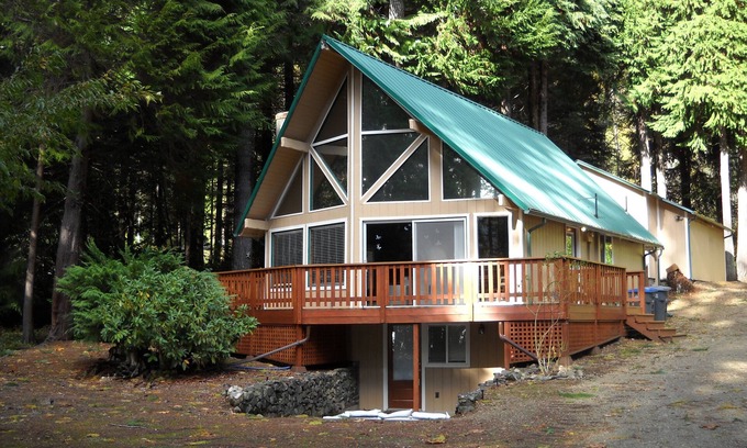 Hoodsport Ski Chalet | Lake & Mountain Views, Dog Friendly, Boating, Hiking & Golf
