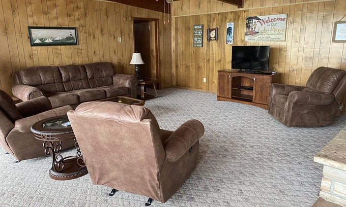 Gravois Mills House | Lake of the Ozarks 3 bedroom Lake front home with private boat dock.