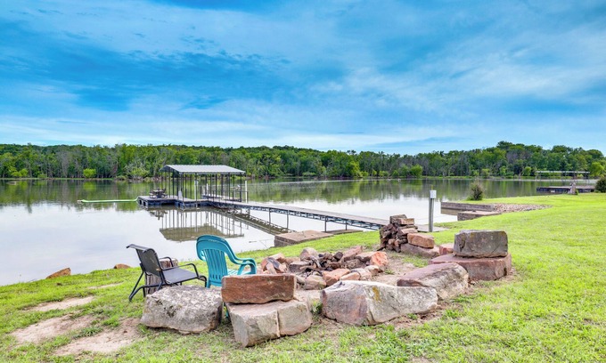 Lincoln Cabin | Lake of the Ozarks Cabin w/Private Dock + Kayaks