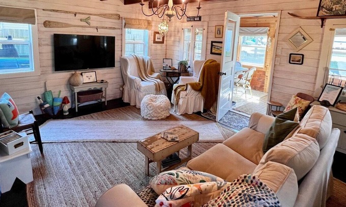 Sandy Creek Cottage | Lake Ontario Cottage in Sandy Creek | BBQ + Fire Pit