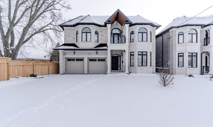 Bendale House | Lake Ontario Stylish Family-friendly House