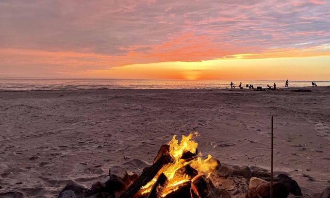 Henderson Cottage | Lake Ontario Waterfront Cottage with Sandy Beach