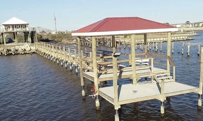 Slidell House | Lake Pontchartrain Slidell Home w/ Private Pier and Dock - close to New Orleans