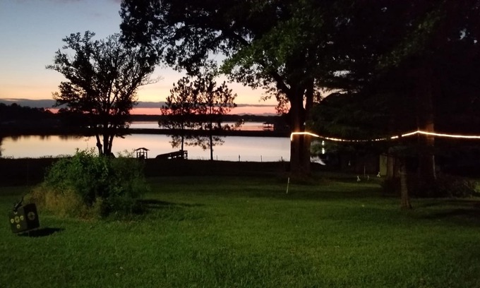 Mineola House | Lake Retreat on Lake Holbrook