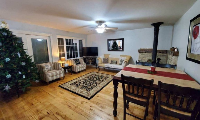 Lake Ripley House | Lake Ripley Getaway