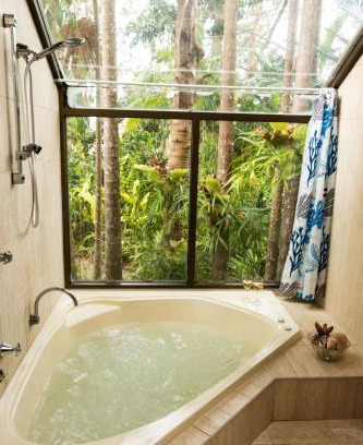 Emerald Beach Bed & Breakfast | Lake Russell Retreat