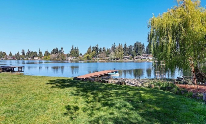 Picnic Point-North Lynnwood House | Lake Serene Beachfront, Lower- Level Unit