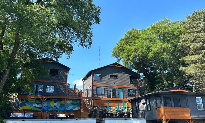 Monticello Hotel | Lake Shafer Resort