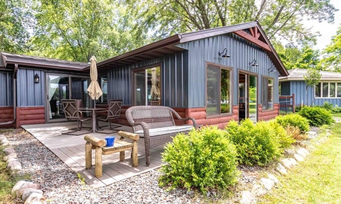 Nekoosa House | Lake Sherwood Waterfront Cabin