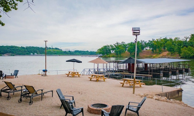 Lake Ozark Cabin | Lake Shore Fishing Cabins, 4 units together, boat slips/dock/ramp/fire pit, patio decks