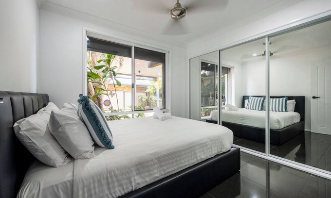 Yamba House | Lake Side Bliss LJ Hooker