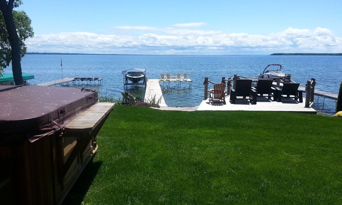 Ramara Cottage | Lake Simcoe Waterfront, spacious contemporary cottage with all the amenities!