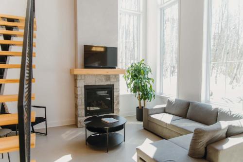 Chertsey Ski Chalet | Lake Spa and Pool table - Le Gaia