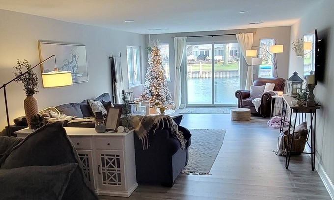 Anchorville House | Lake St. Clair at your door step