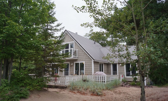Eagle River House | Lake Superior Beach Live!