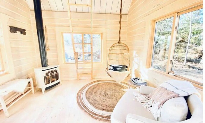 Grand Marais Cabin | Lake Superior Views w/Sauna - Near GM + Dog Friendly. 1min Walk to Beach.