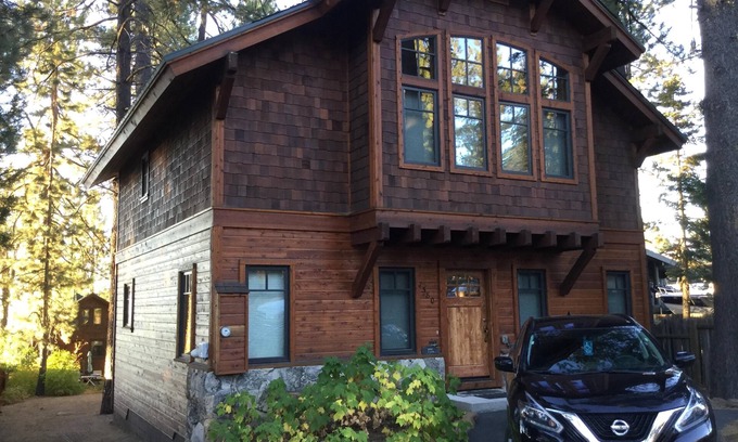 Tahoe Vista House | Lake Tahoe North Shore - Great Location Right on Lake!