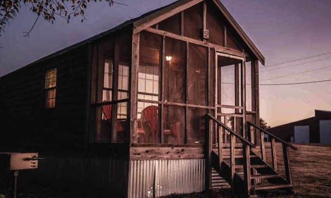 Mead Cabin | Lake Texoma Cedar Cabin - Whistle Stop