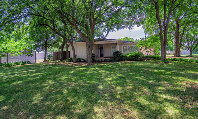 Pottsboro House | Lake Texoma Splash! Pool/hot tub, 1.5 miles to Highport Marina on Lake Texoma!