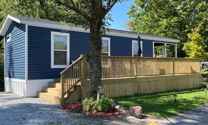 Saint Johns Cabin | Lake Time at Glacier Hill Lakes Resort near Wapakoneta
