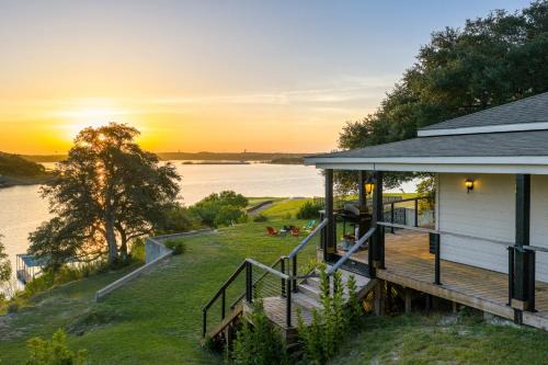 Waterford On Lake Travis House | Lake Travis Lakefront Retreat - Hot tub - Boat Ramp - Lakeside Parks