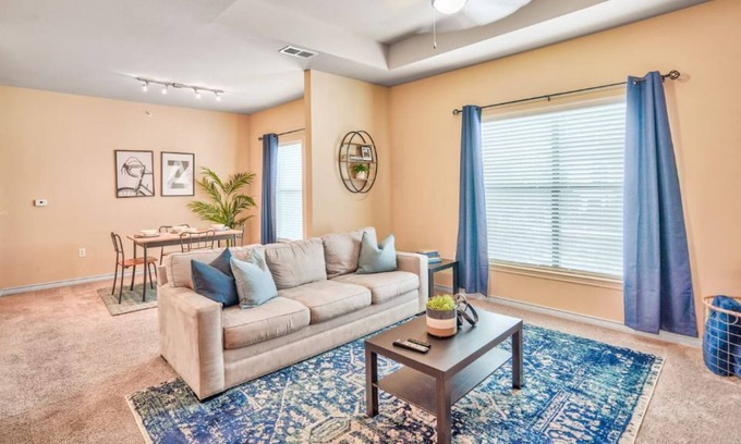 Spanish Oaks Apartment | ⭑LAKE TRAVIS- SUITE DREAMS⭑ (NEW LISTING!!)