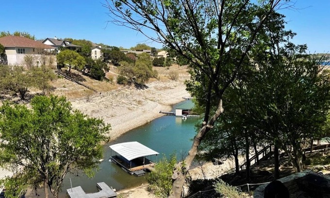 Point Venture House | Lake Travis townhome 3min to Pool, Marina, Dining