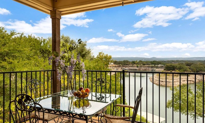 Oatmeal House | Lake Travis Waterfront Home: Boat Dock, Grill, & Balcony