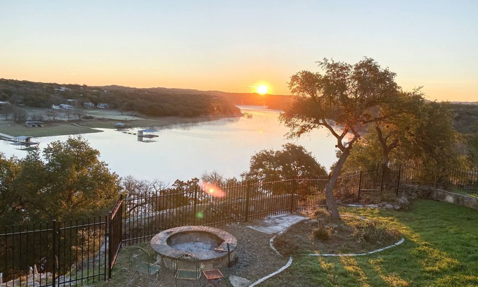 Paleface Lake Country Estates House | Lake Travis Waterfront Gated House w/Private Boat Dock.