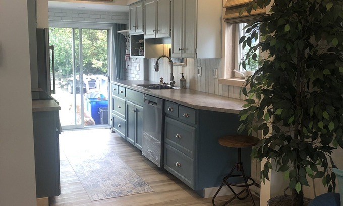 Peterborough House | Lake Vibe - 3+ Bdrm House on Ashburnham Point