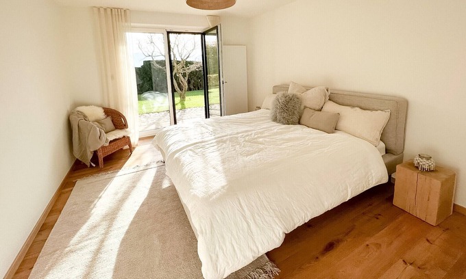 Ludwigshafen Apartment | Lake view and direct forest access