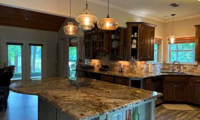 Texarkana House | Lake View Cabin