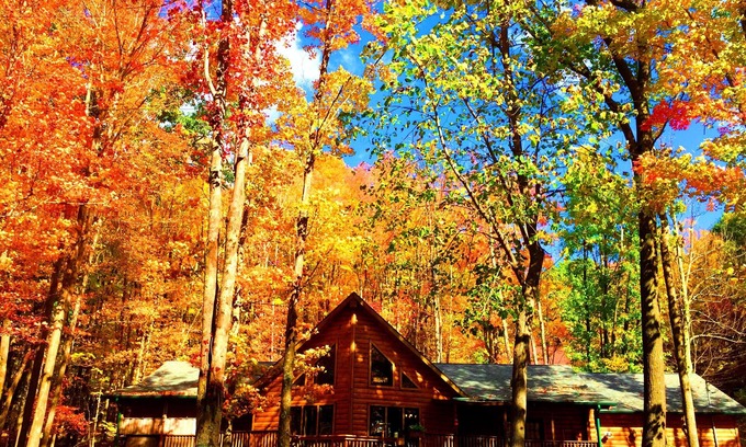 Alpine Lake Ski Chalet | Lake View Chalet in Alpine Lake Resort