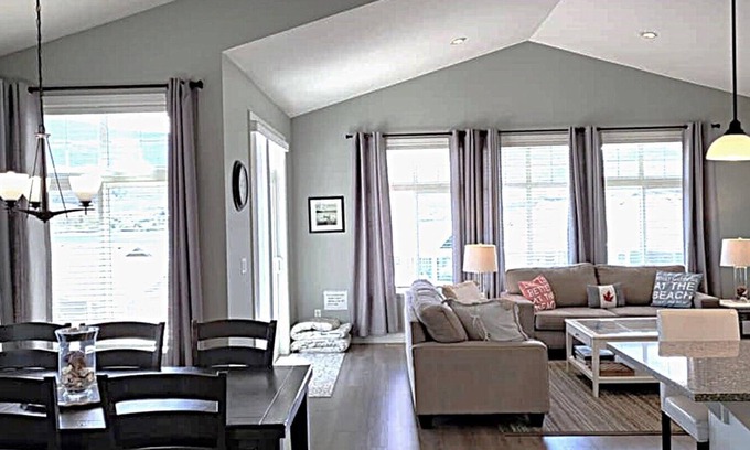 Okanagan-Similkameen House | Lake View Cottage - Fantastic views - 2 kitchens