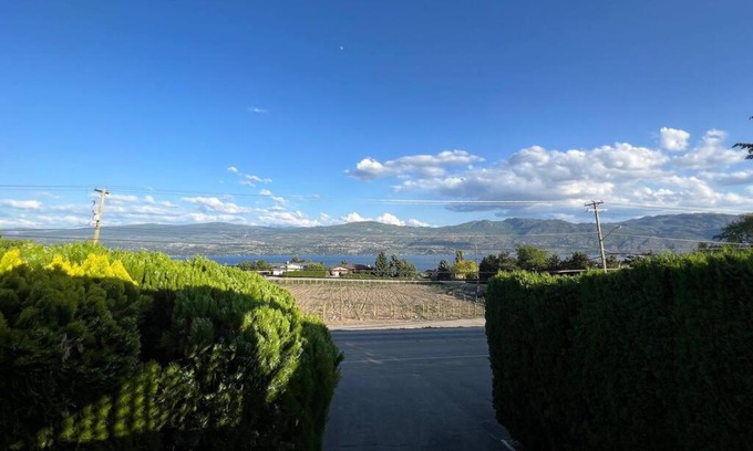 Central Okanagan Villa | Lake view cozy home in Kelowna