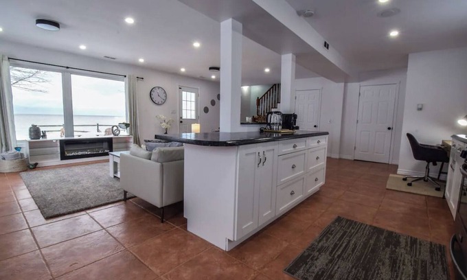 Lowbanks House | Lake View from Lakefront House: 10 Min to Byng Pool, Beach, & Rock Point Parknnn