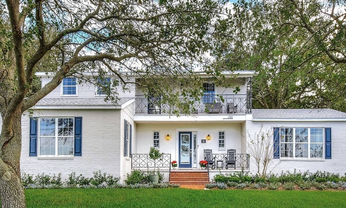 Winter Haven House | Lake View, Game Room, 10 minutes to Legoland - Perfect for Large Families!