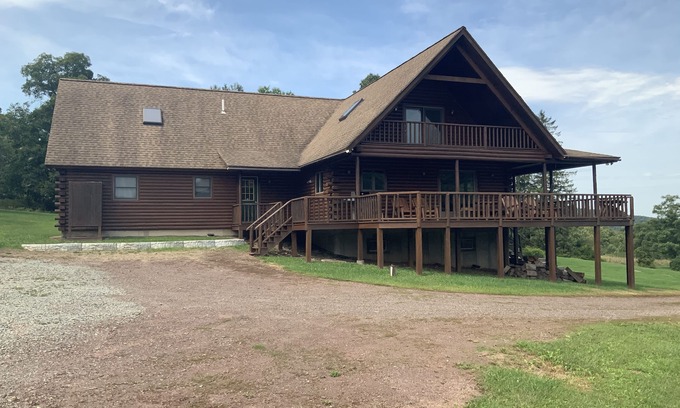 Fishs Eddy House | Lake View Log Cabin with amazing views