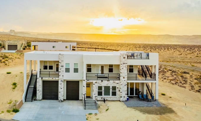 Greenehaven House | Lake View Modern House with Beautiful Sunsets!