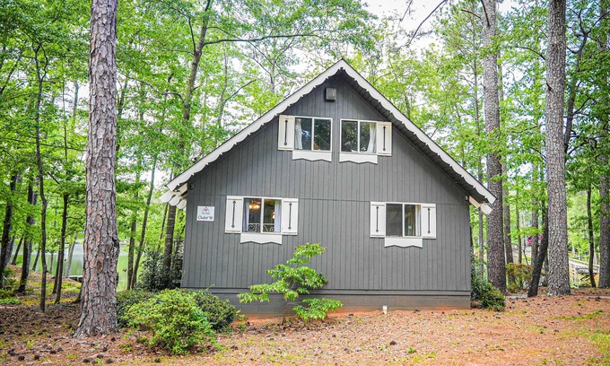 Pine Mountain Ski Chalet | Lake View Paradise less than 1 mile from Callaway Gardens!