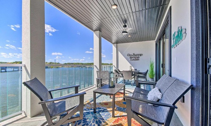Osage Beach Apartment | Lake-View Patio and Pool Access Osage Beach Condo