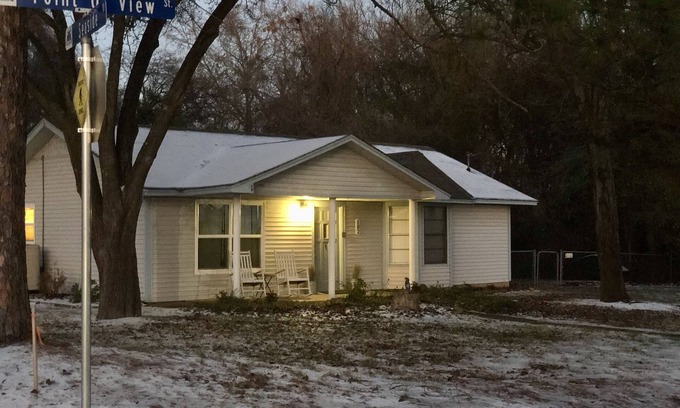 Cedar Creek Reservoir House | Lake View Point /Cedar Creek Reservoir