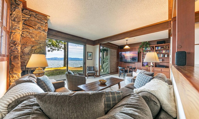 Tahoe Sierra Estates Condo | Lake View|Pool|Pier|Bouys|Pickleball|Walk to town