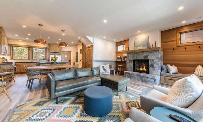 Tahoe Tavern House | Lake View|Pool|Pier|Bouys|Pickleball|Walk to town
