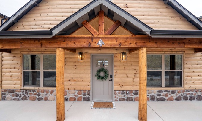 Branson Theater District Cabin | LAKE VIEW - Table Rock Lake - PRIVATE Hot Tub - Indoor Pool - Family Friendly