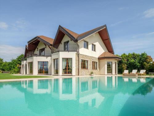 Grandcour Apartment | Lake View Villa Chabrey