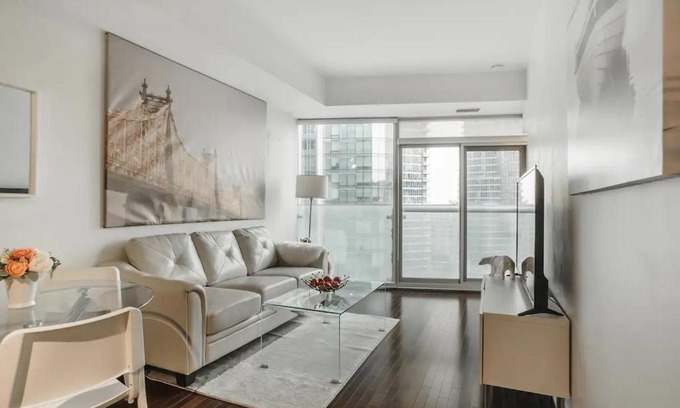 Fort York Apartment | Lake Views 2Bdr 1Bath Downtown Toronto