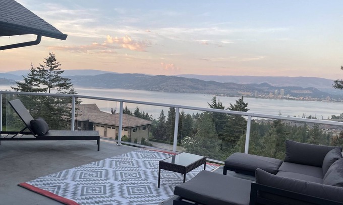West Kelowna Estates House | Lake Views Beach Home - 6 mins to Downtown Kelowna