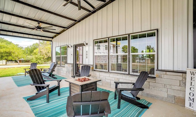 Bridgeport House | Lake Views Boat Friendly Chill Spot