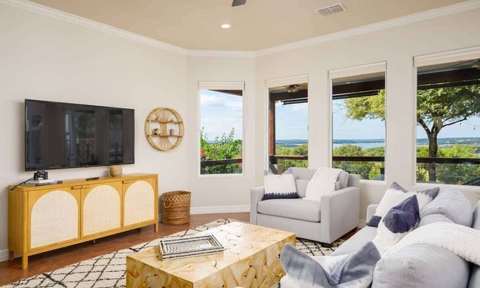 Fischer House | Lake Views| Fire Pit| Detached Apartment